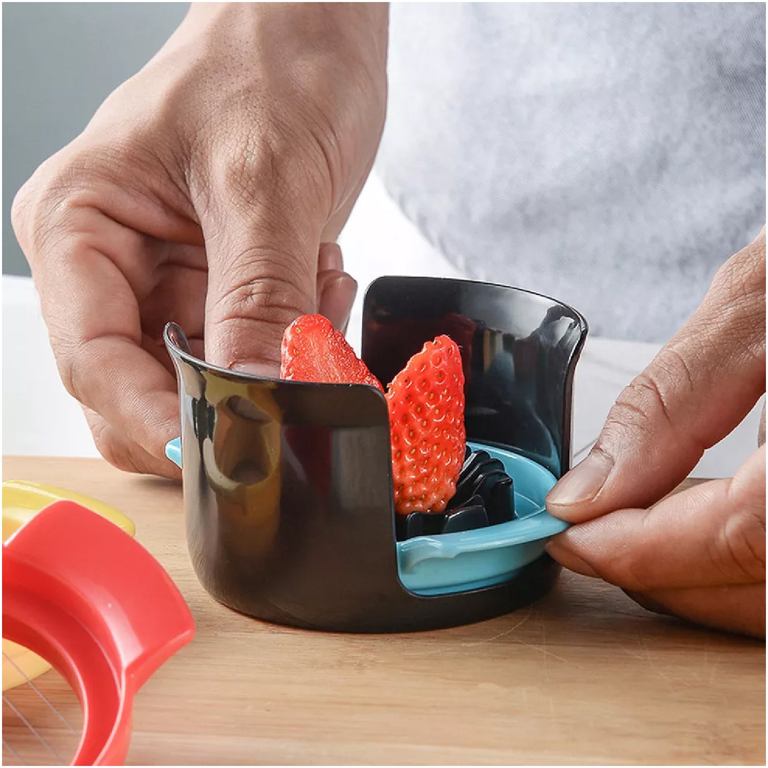 Multifunctional 3-in-1 Egg Cutter - Stainless Steel Slicing Tool with Durable Wires Multifunctional 3-in-1 Egg Cutter - Stainless Steel Slicing Tool with Durable Wires